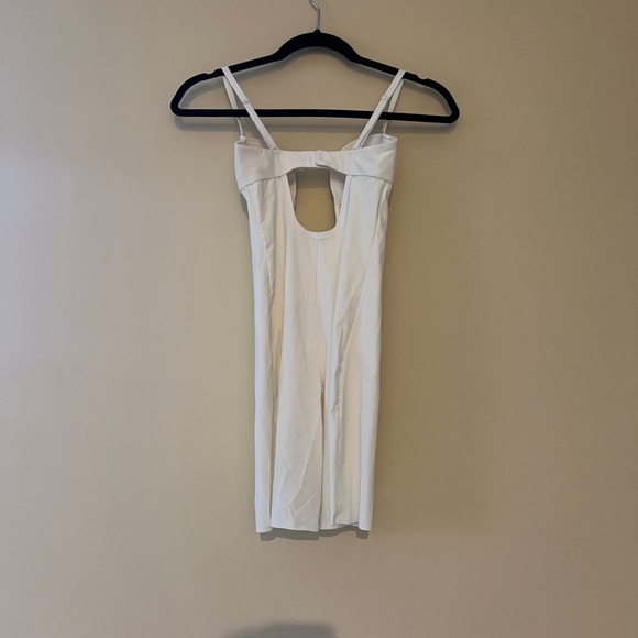 SKIMS💋 Deep Plunge Mid-Thigh White Bodysuit - Picture 5 of 9